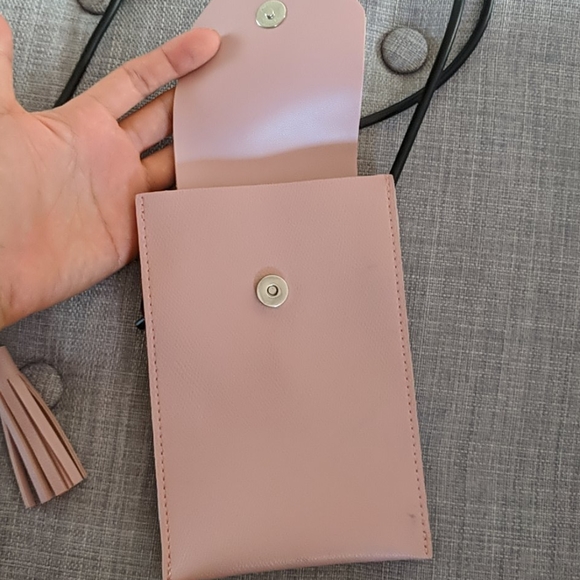Baby pink small crossbody bag with tassle - Picture 2 of 6